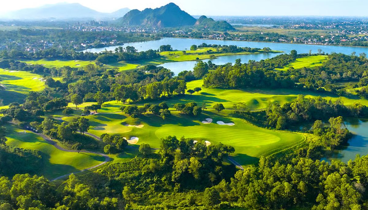 Parcours du Sky Lake Golf Club près de Hanoï au Vietnam